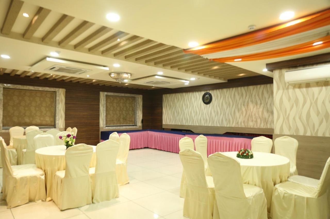 Hotel Moments Lucknow Exterior photo